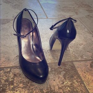 Black 3in heels